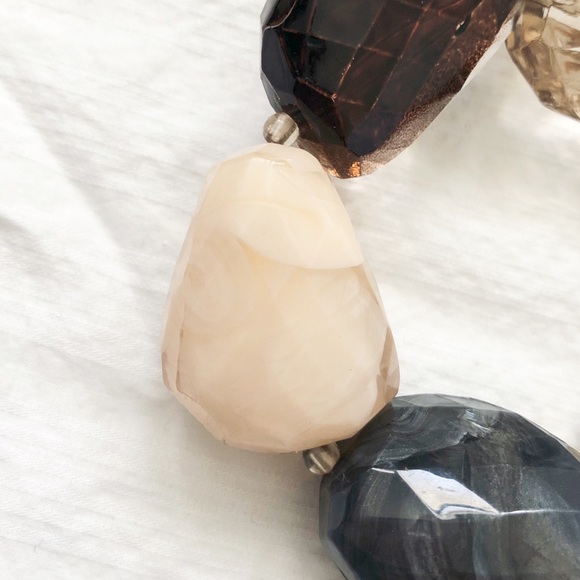 4/$22 Multi Faceted Faux Gemstone Stretch Bracelet - Picture 8 of 13